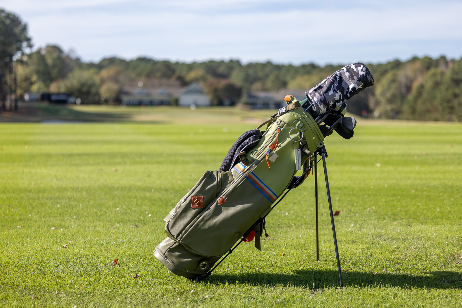 innovative features in modern golf bags